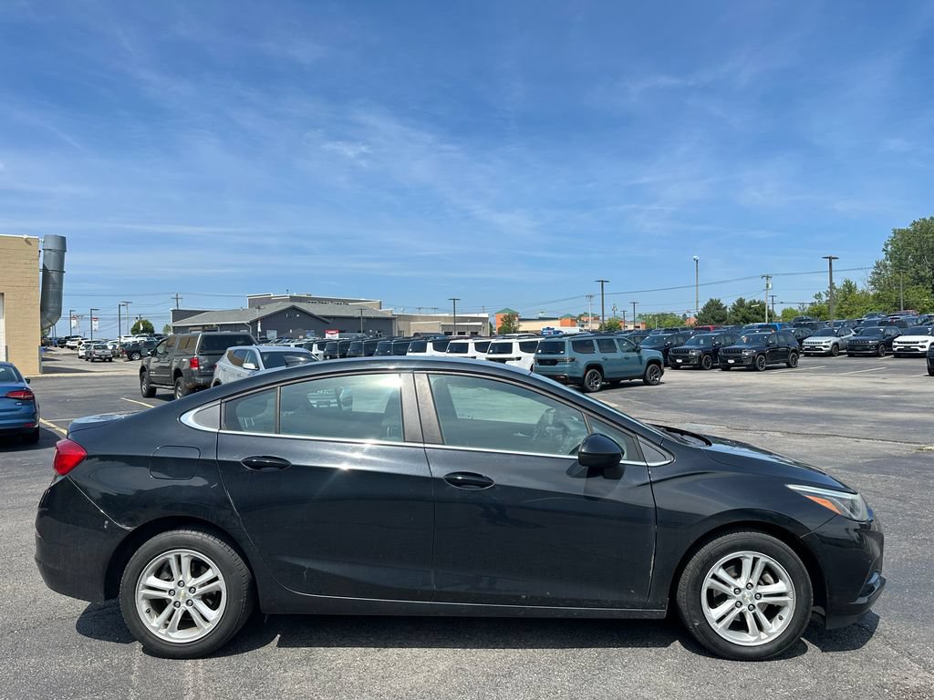 Used 2018 Chevrolet Cruze LT w/ Convenience Package FWD image 12