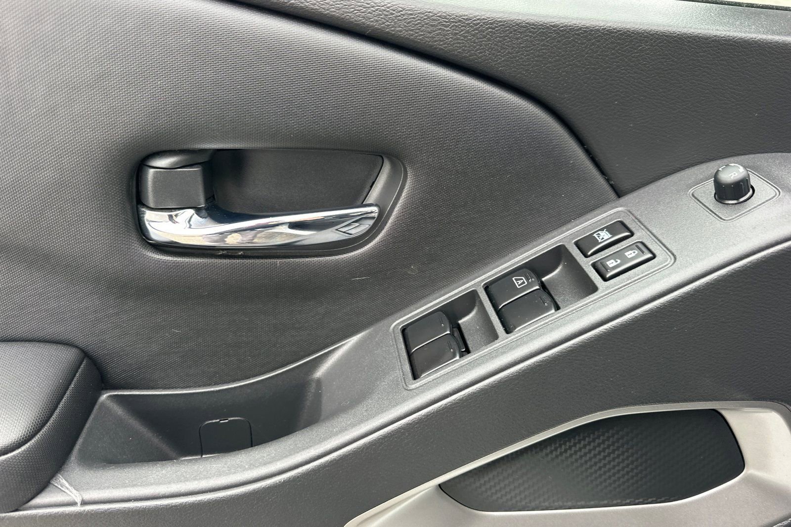 Used 2023 Nissan Frontier SV w/ Tow Package image 11