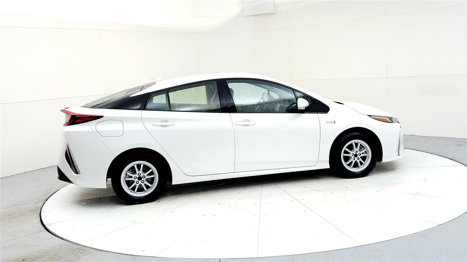 Used 2018 Toyota Prius Prime Premium image 6