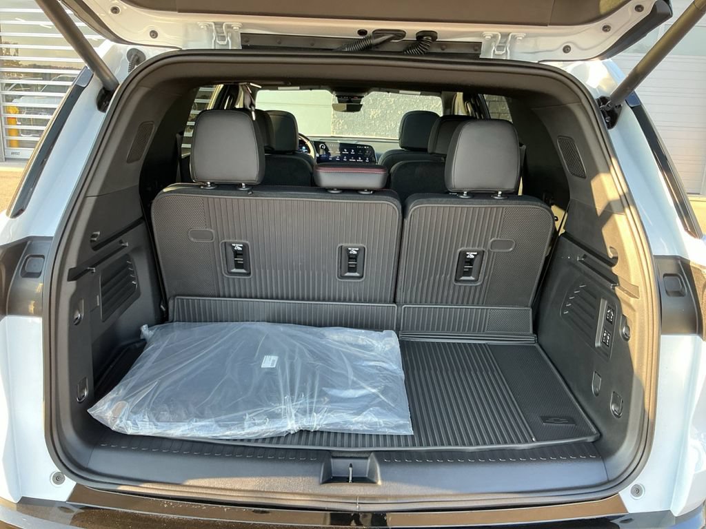Certified 2026 Chevrolet Traverse RS w/ LPO, Floor Liner Package AWD/4WD image 23