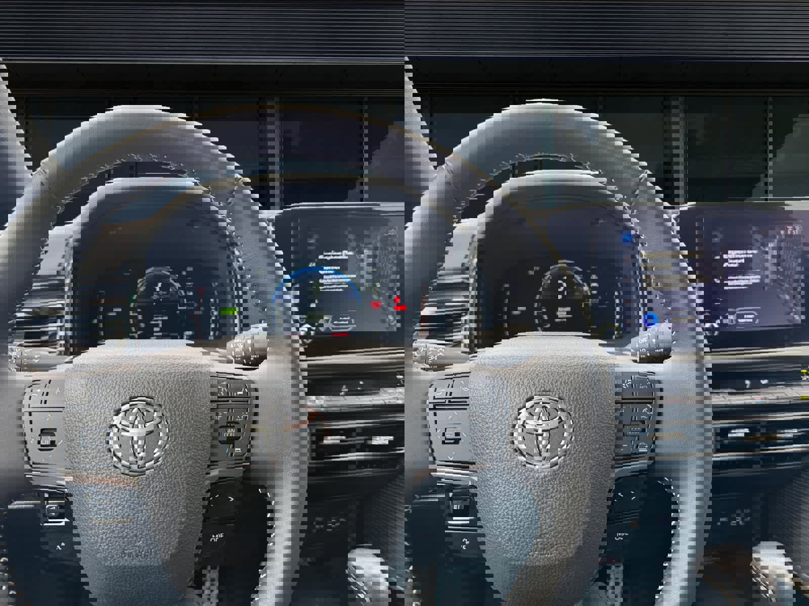 Used 2025 Toyota Camry SE image 3