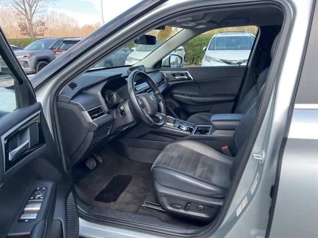 Used 2024 Mitsubishi Outlander SE Black Edition image 14