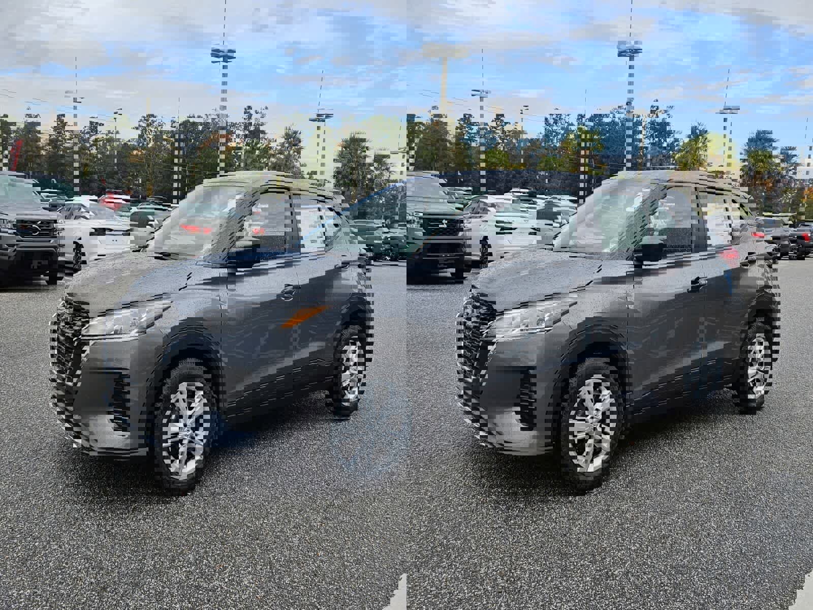 New 2025 Nissan Kicks Play S image 2