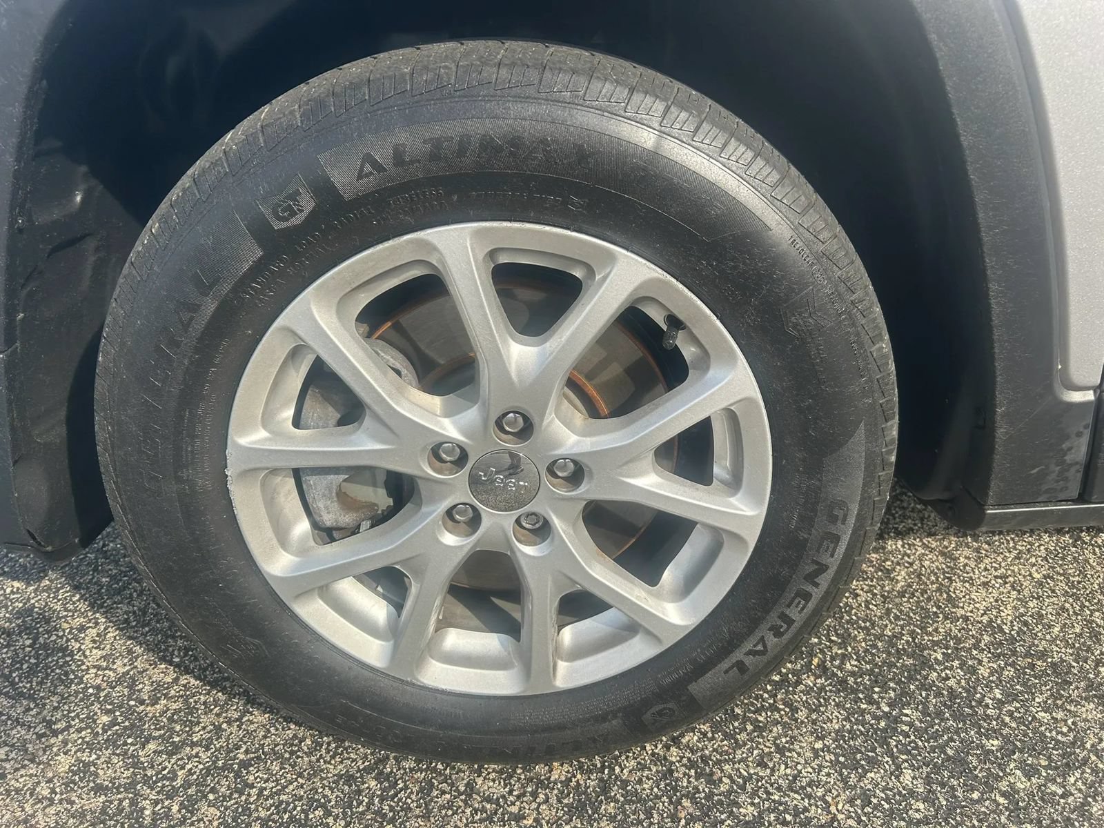 Used 2018 Jeep Cherokee Latitude w/ Cold Weather Group AWD/4WD image 22
