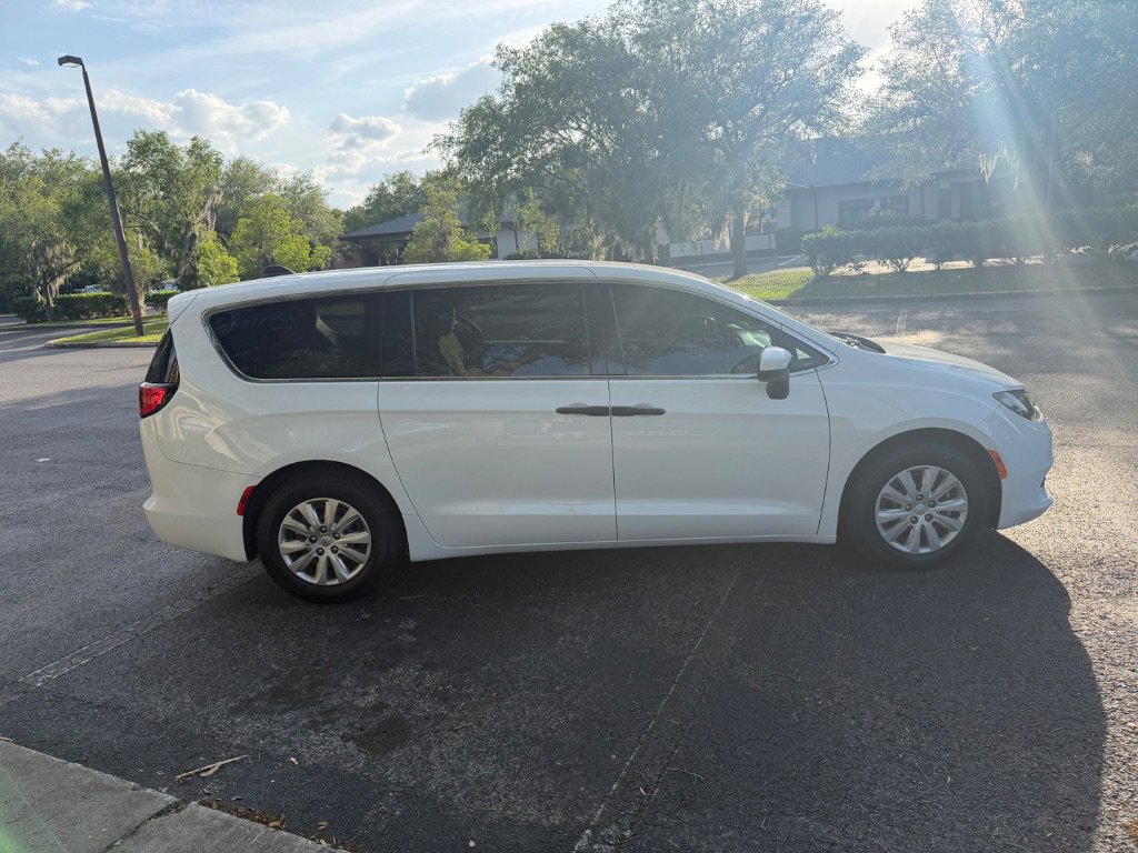 Used 2021 Chrysler Voyager L FWD image 7