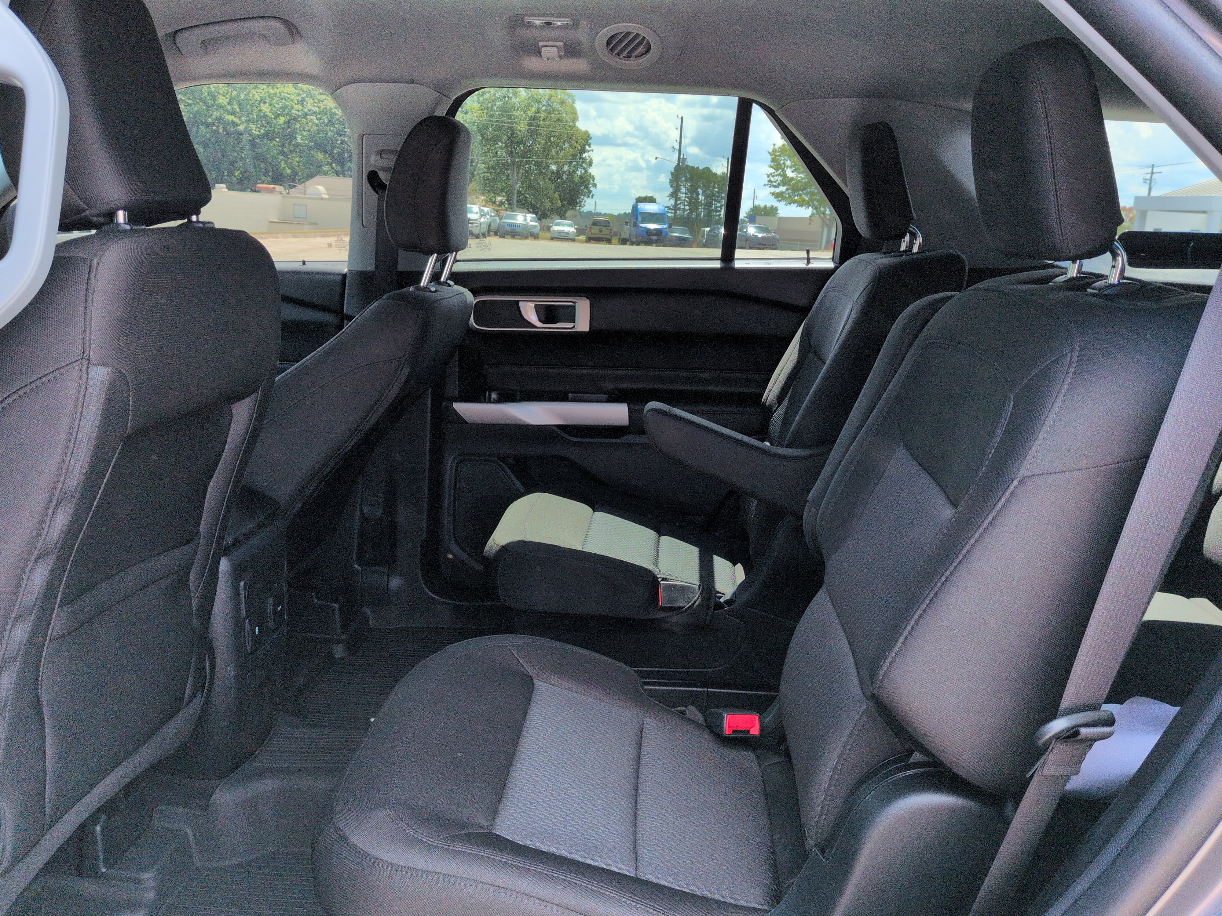 Certified 2022 Ford Explorer XLT RWD image 12