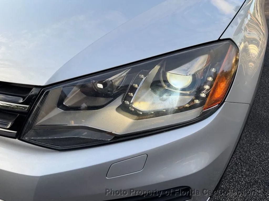 Used 2011 Volkswagen Touareg TDI image 30