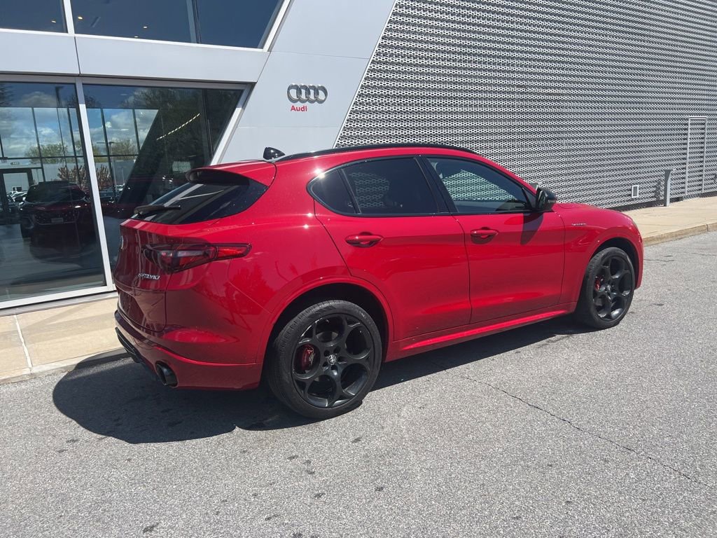 Used 2023 Alfa Romeo Stelvio Veloce AWD/4WD image 22