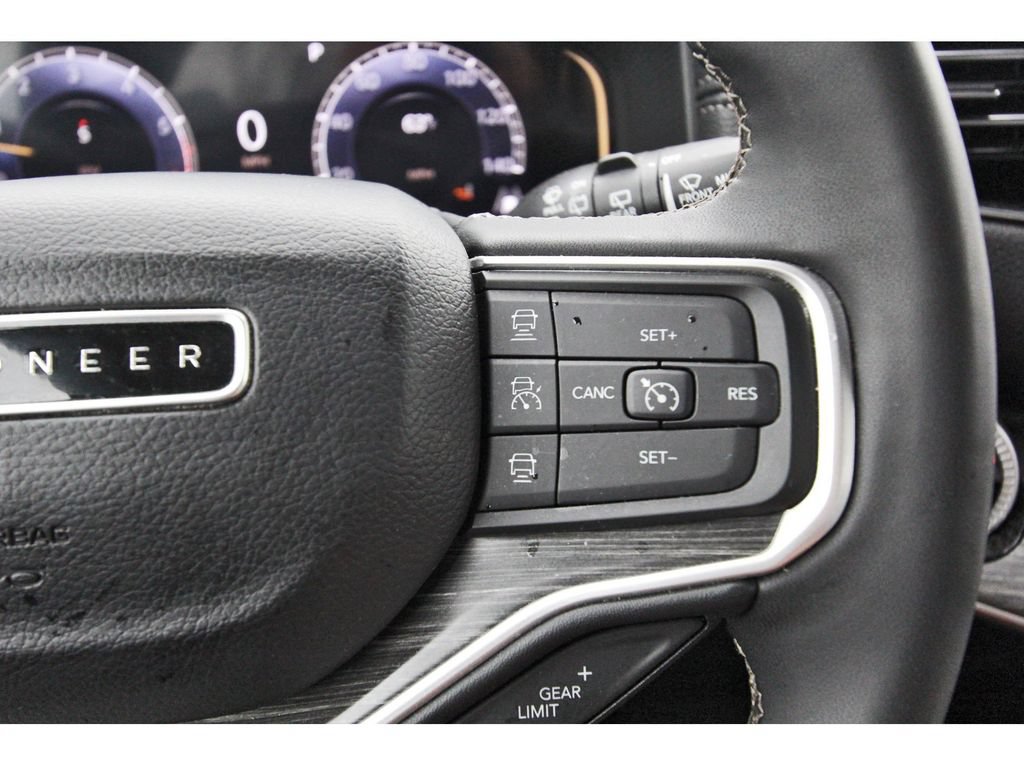 Used 2024 Jeep Wagoneer L Series III w/ Flexible Seating Group AWD/4WD image 17