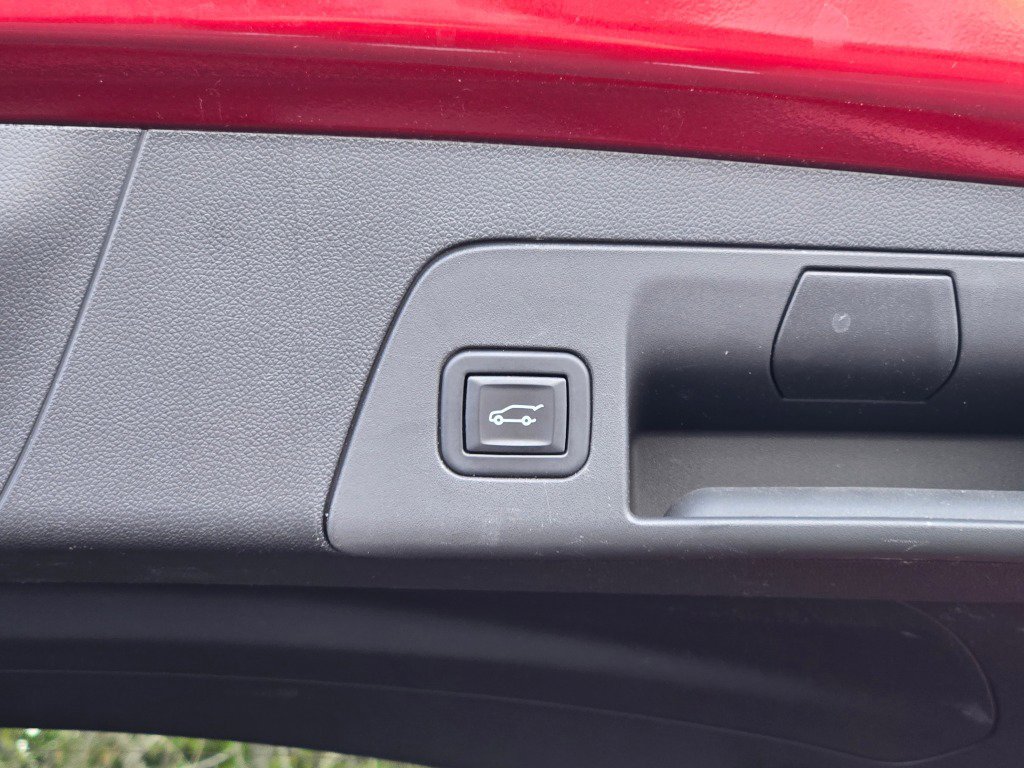 Used 2023 Buick Envision Essence w/ Sport Touring Package image 14