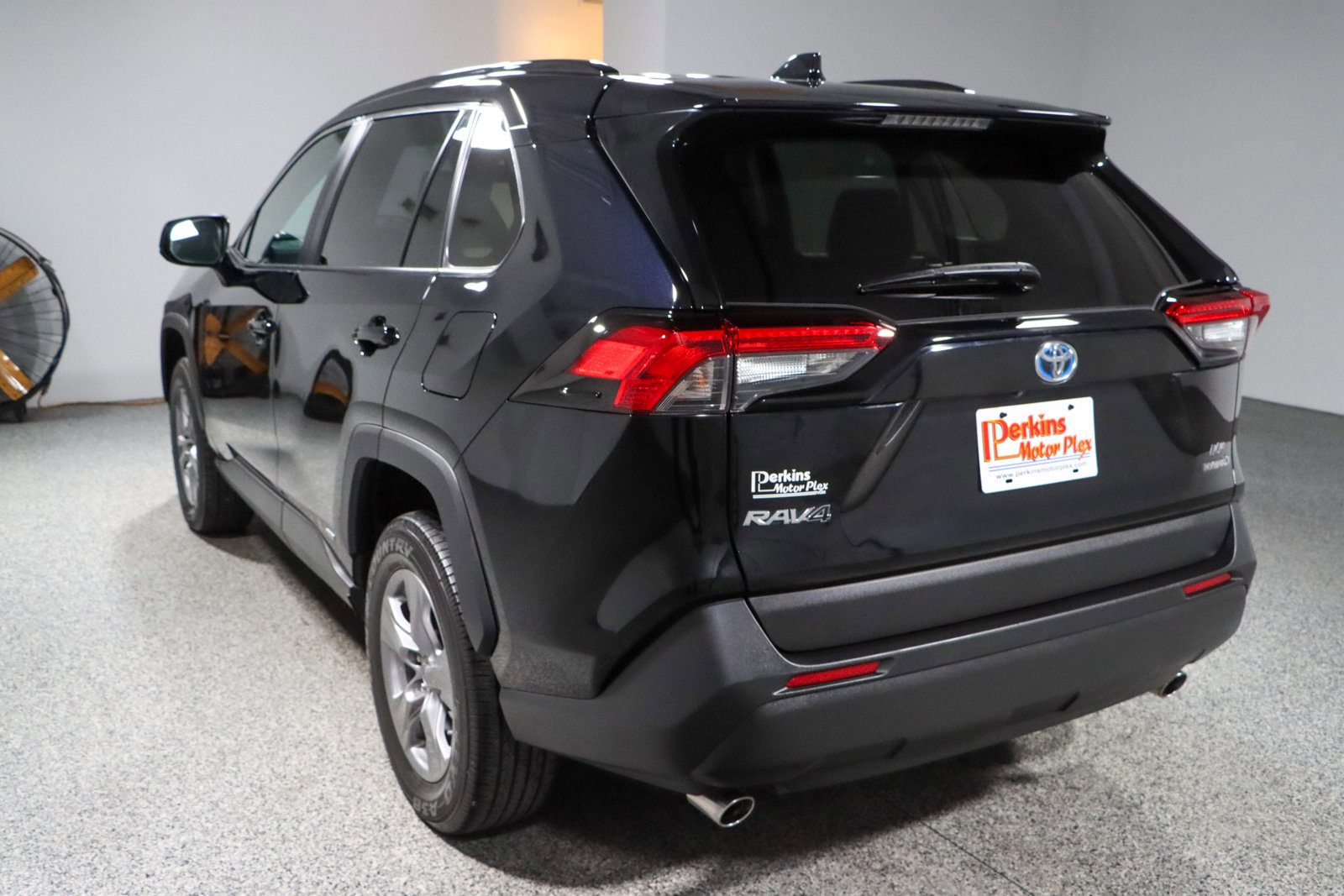 Used 2023 Toyota RAV4 LE AWD/4WD image 9