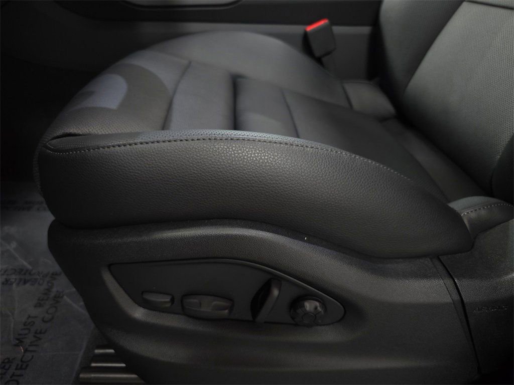 Certified 2025 Porsche Cayenne image 22