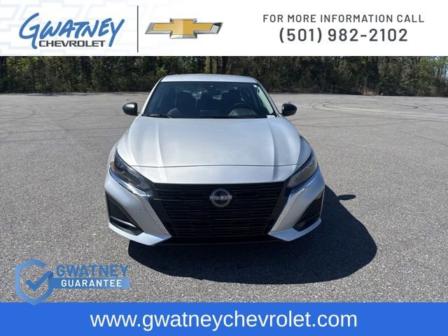 Used 2024 Nissan Altima 2.5 SV FWD image 2