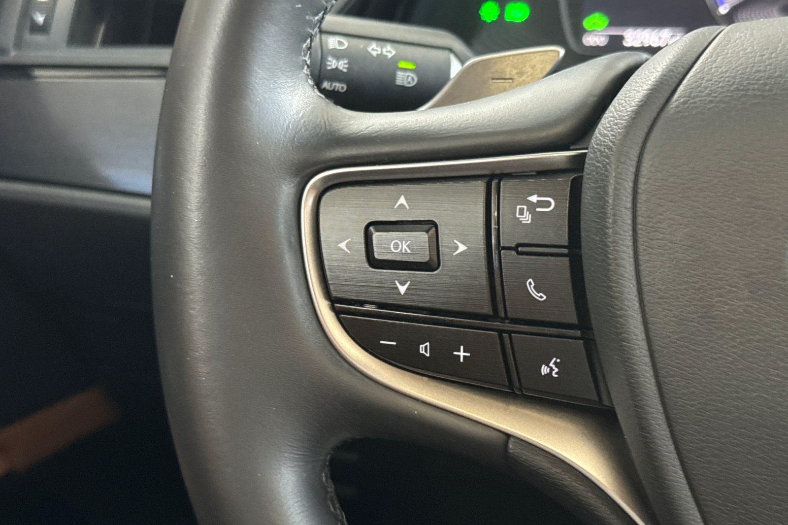 Certified 2024 Lexus ES 300h w/ Premium Package FWD image 29