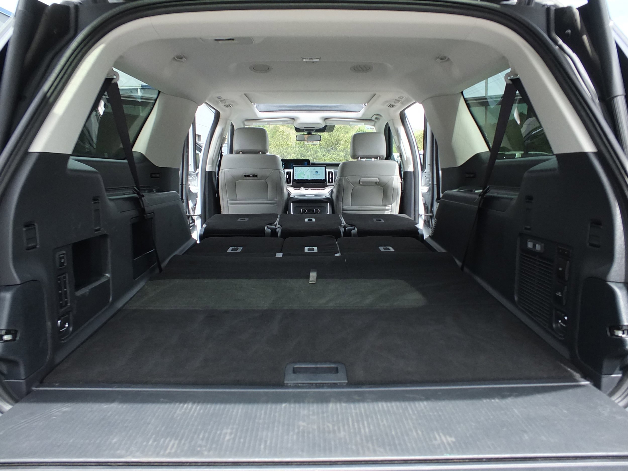 Used 2025 Ford Expedition Max Active RWD image 17