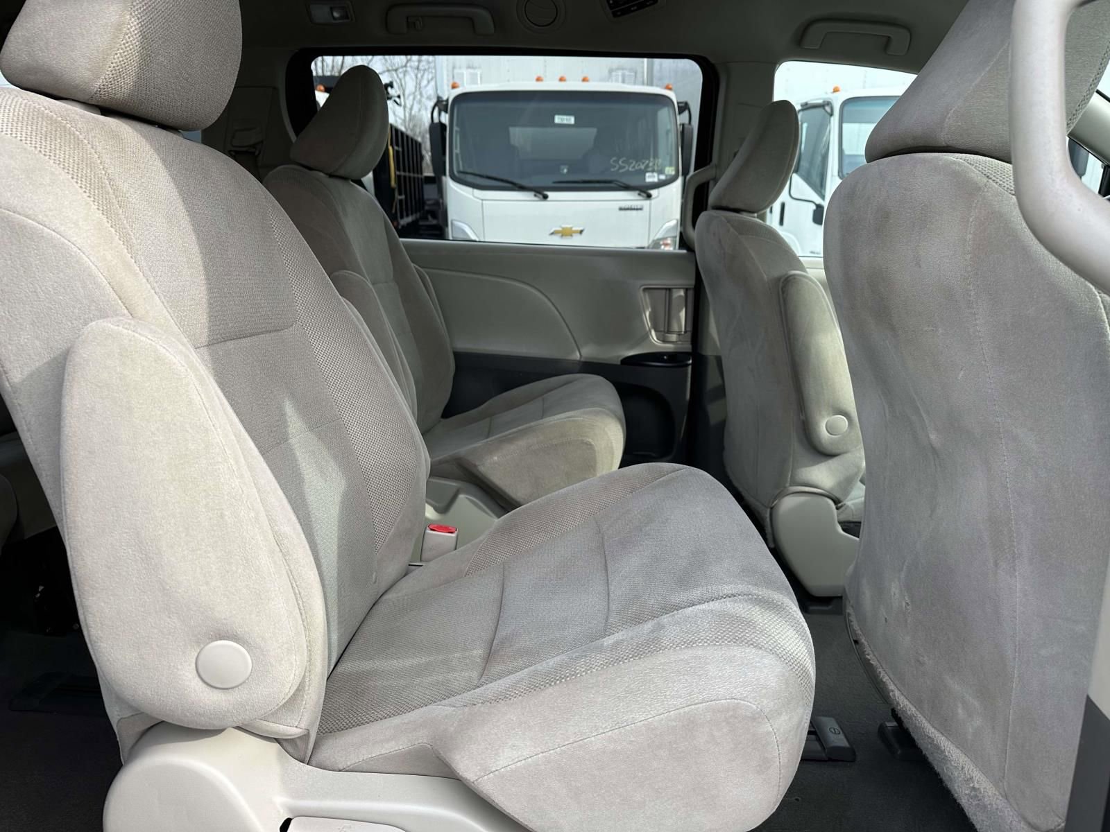 Used 2020 Toyota Sienna L FWD image 25