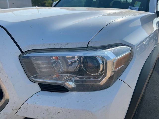 Used 2019 Toyota Tacoma TRD Off-Road AWD/4WD image 10