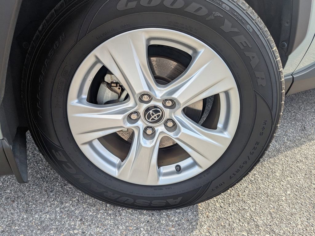 Used 2020 Toyota RAV4 XLE image 31