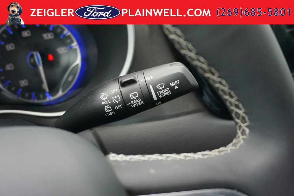 Used 2025 Chrysler Pacifica Select FWD image 29