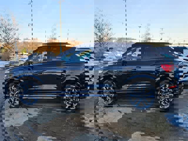 Used 2025 Audi Q3 2.0T Premium w/ Convenience Package image 3