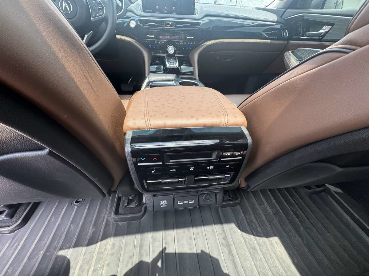 Used 2024 Acura MDX SH-AWD w/ Advance Package image 25