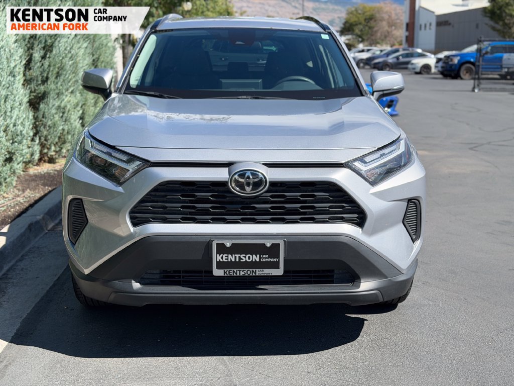 Used 2025 Toyota RAV4 XLE AWD/4WD image 2