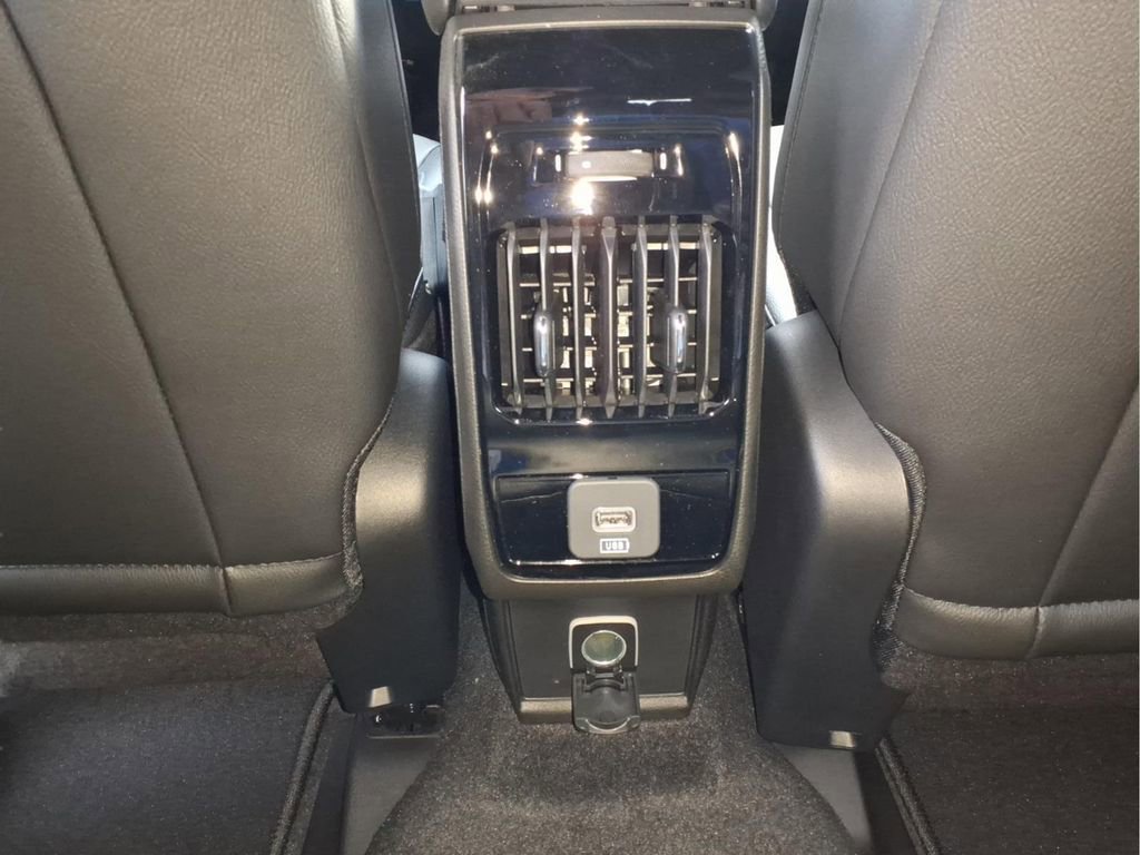 New 2026 Jeep Compass Latitude image 11