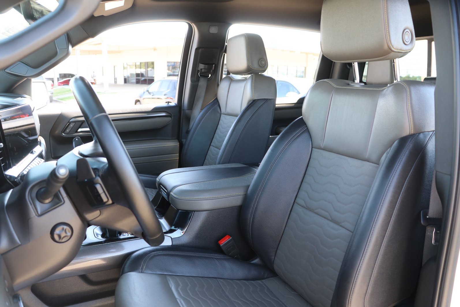 Used 2025 Chevrolet Silverado 1500 ZR2 w/ Technology Package AWD/4WD image 14