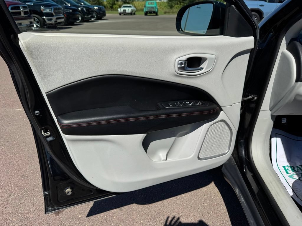 Used 2017 Jeep Compass Limited AWD/4WD image 12