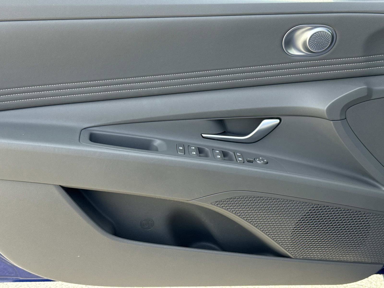 Used 2023 Hyundai Elantra SEL w/ Convenience Package image 16