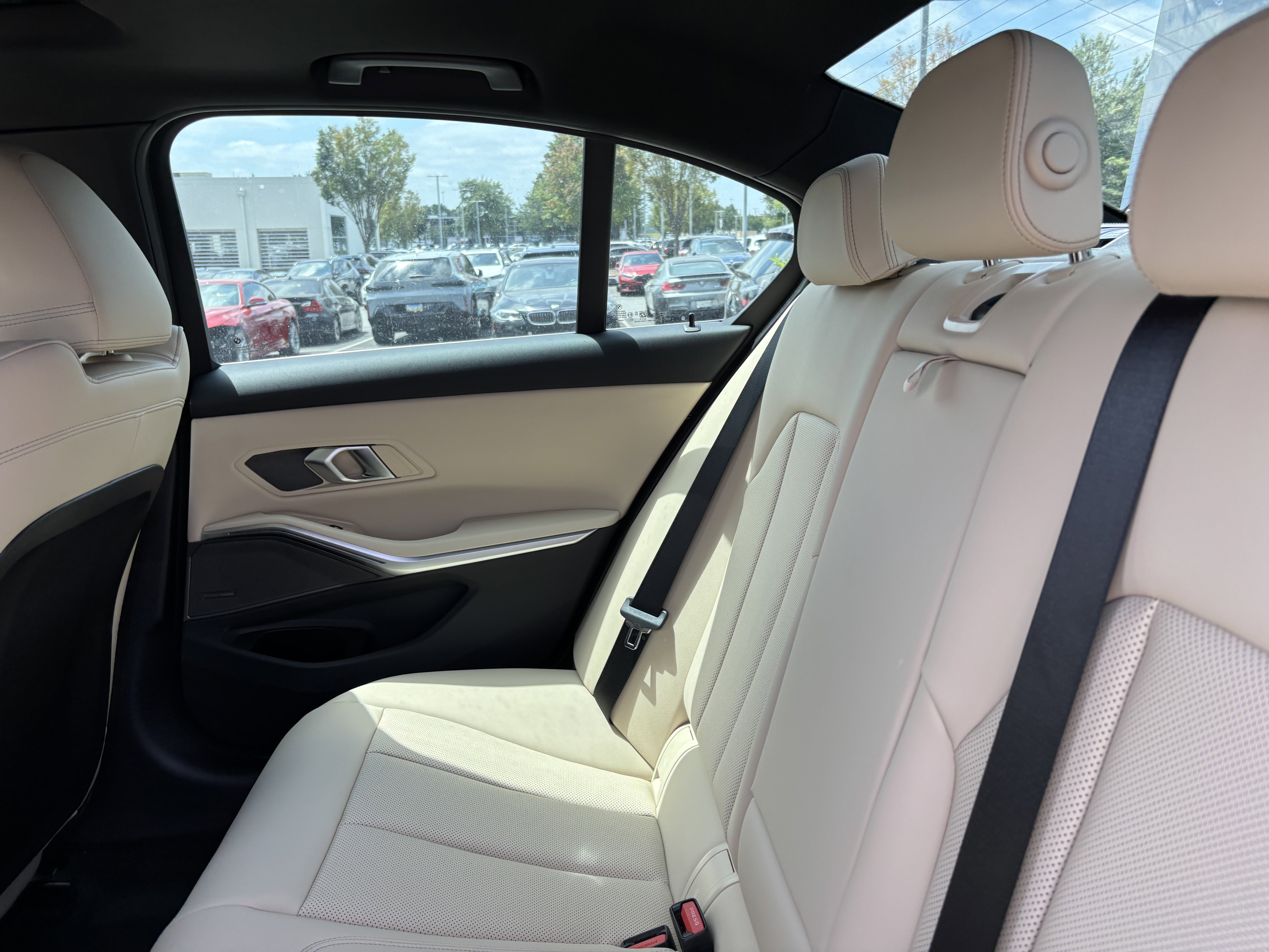 Used 2025 BMW 330i xDrive Sedan w/ Premium Package AWD/4WD image 33