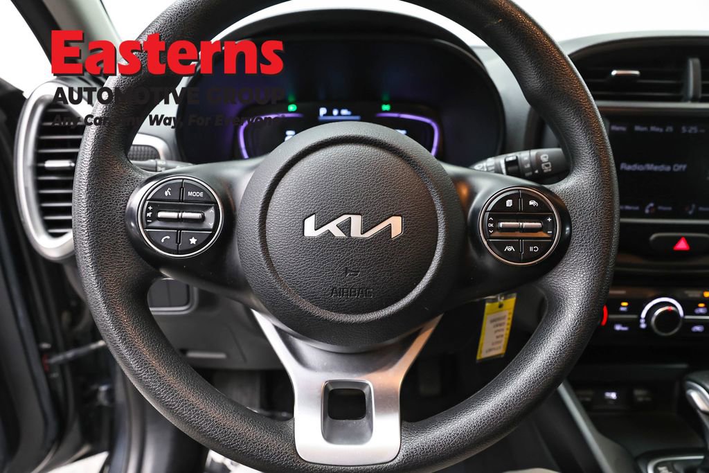 Used 2023 Kia Soul LX w/ LX Technology Package FWD image 10