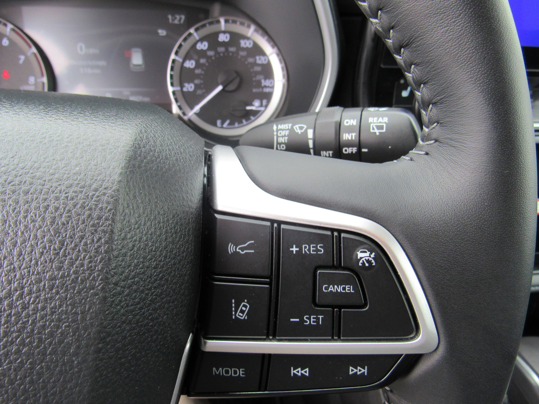 Used 2025 Toyota Highlander XLE image 14