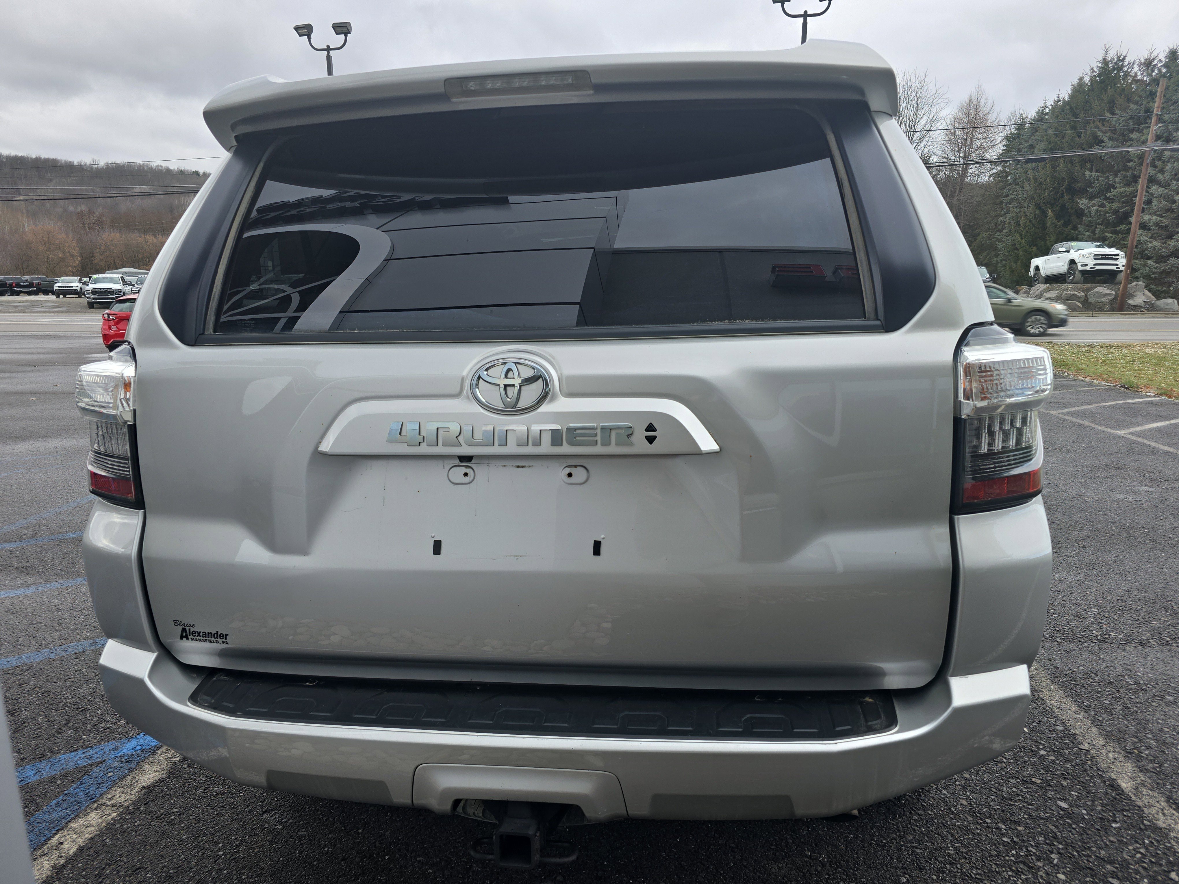 Used 2022 Toyota 4Runner SR5 Premium w/ Moonroof Package image 4