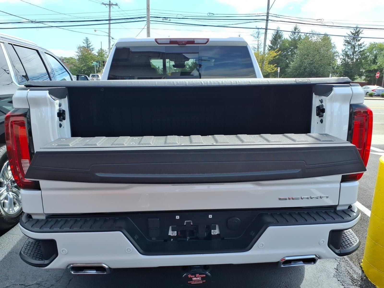 Used 2024 GMC Sierra 1500 Denali w/ Denali Reserve Package AWD/4WD image 8