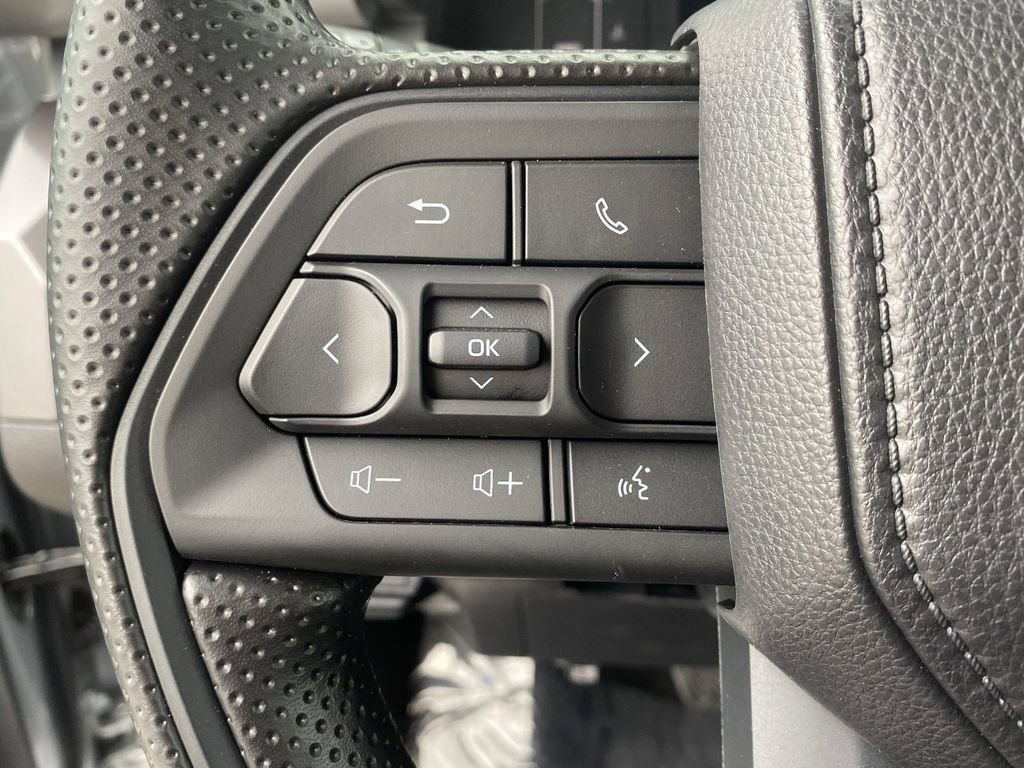 Certified 2025 Toyota Tacoma SR5 AWD/4WD image 26