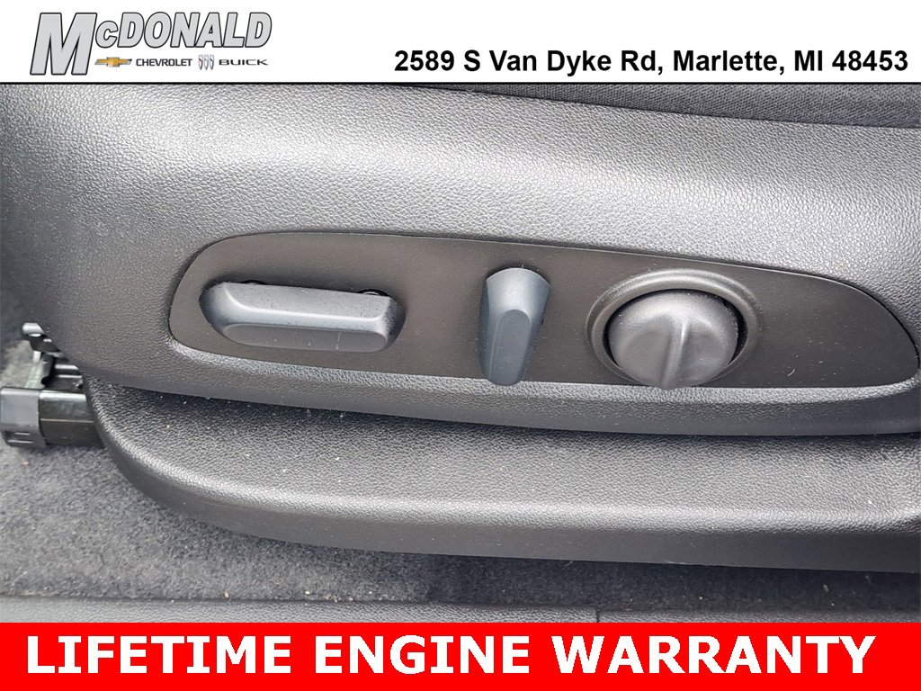 Used 2023 Chevrolet Equinox LT w/ Driver Convenience Package image 6