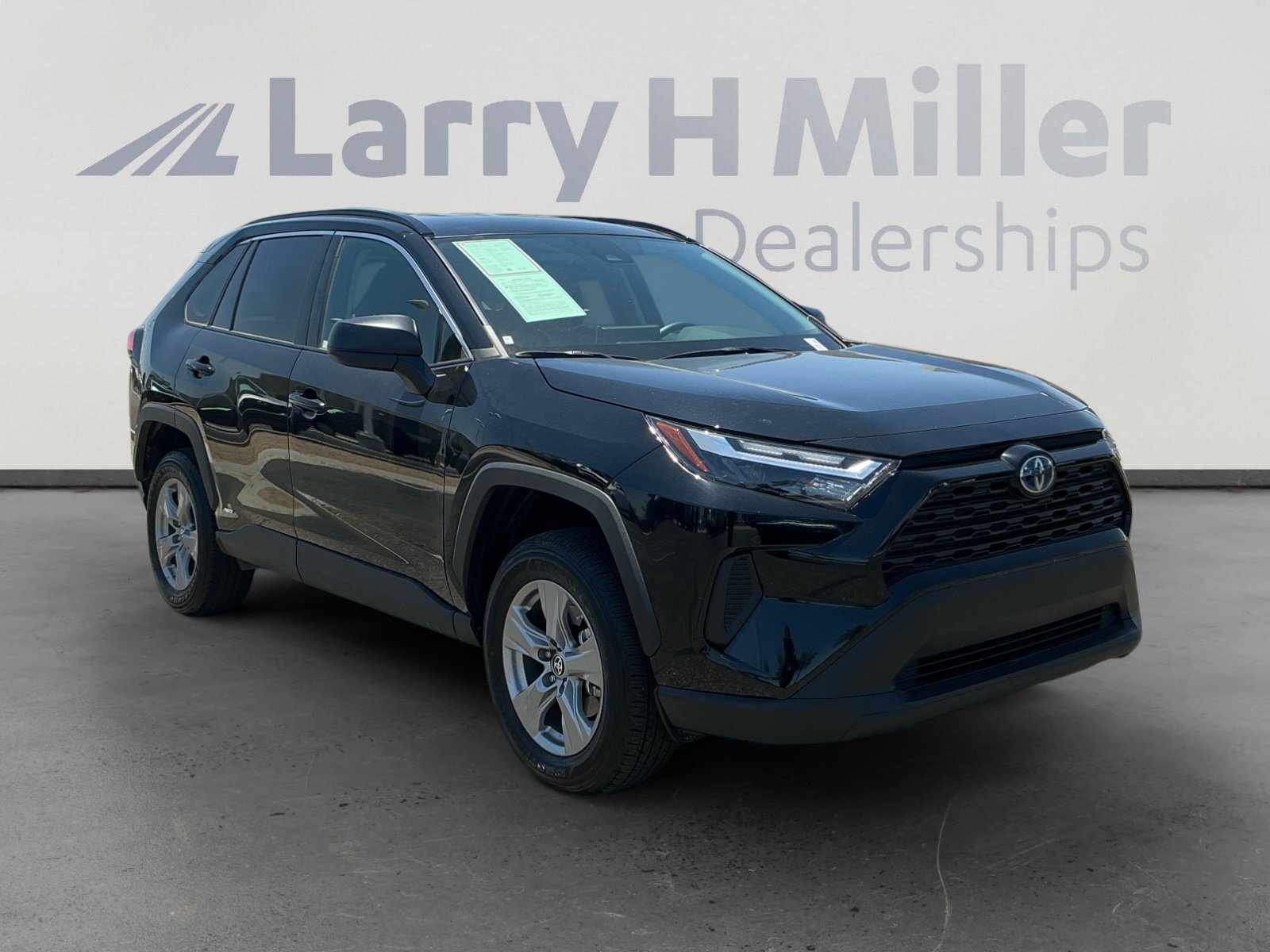 Used 2024 Toyota RAV4 LE AWD/4WD image 7