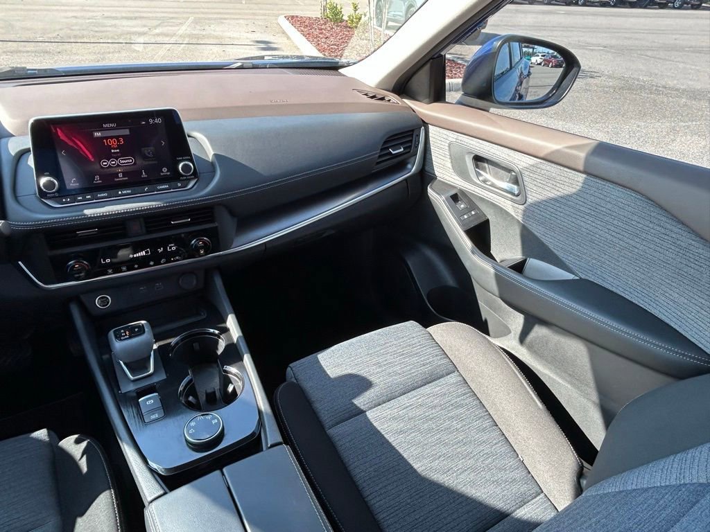 Used 2023 Nissan Rogue SV AWD/4WD image 11