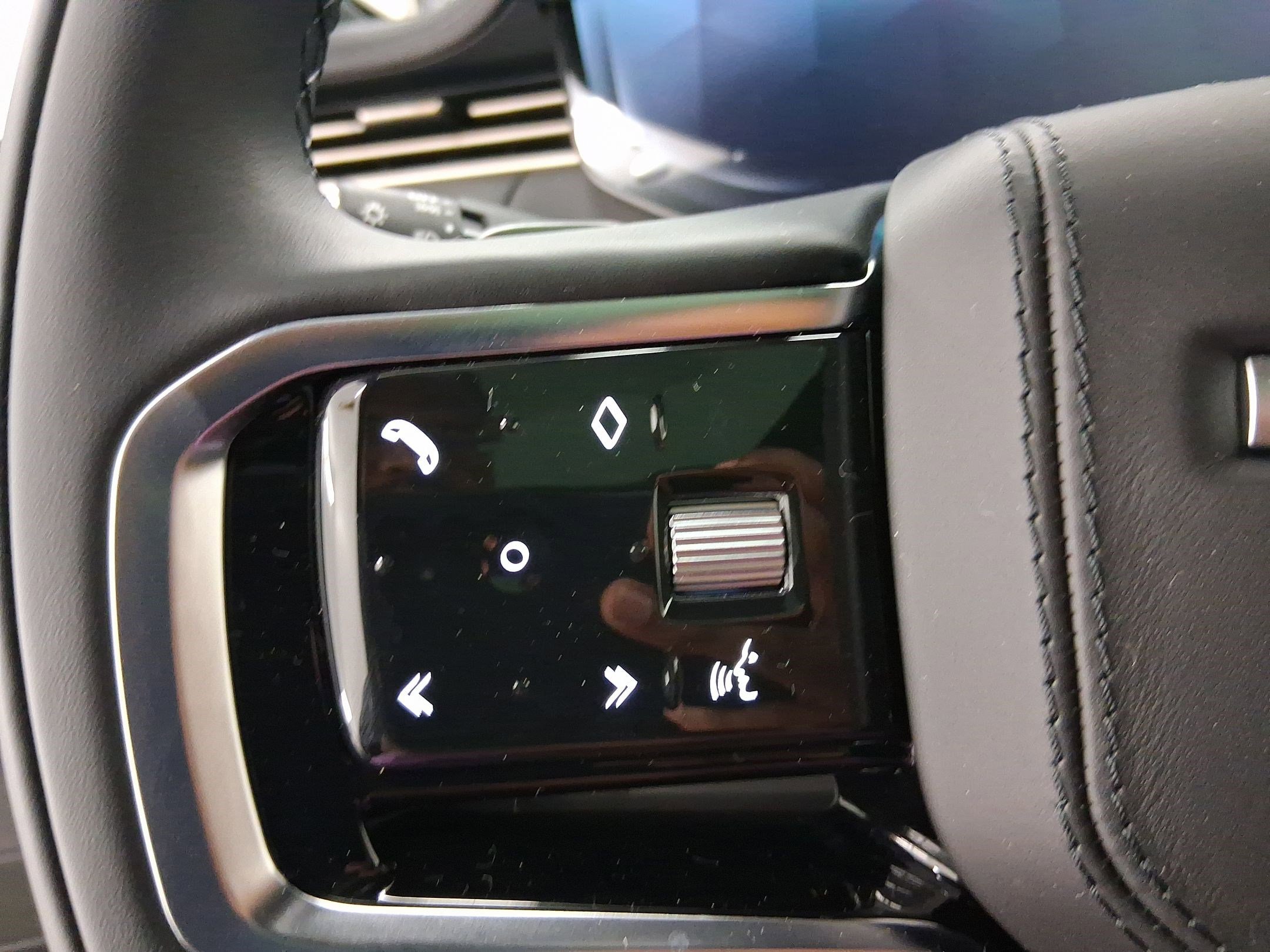 New 2025 Land Rover Range Rover Sport SE image 15