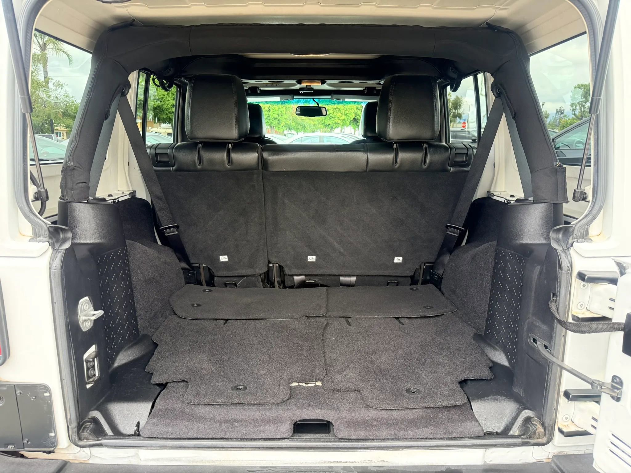 Used 2015 Jeep Wrangler Unlimited Sahara AWD/4WD image 13