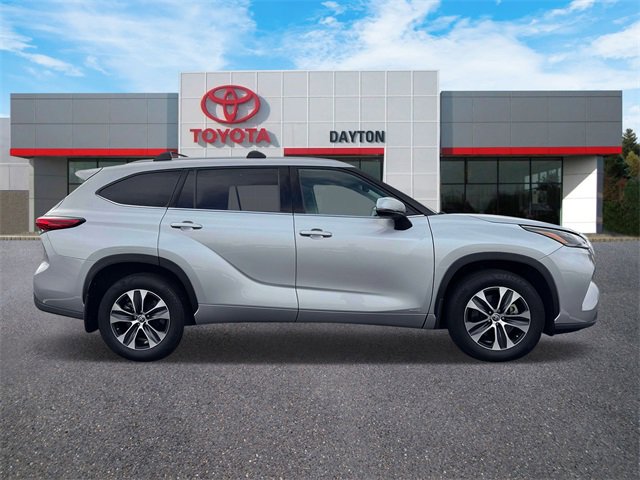 Used 2022 Toyota Highlander XLE image 6