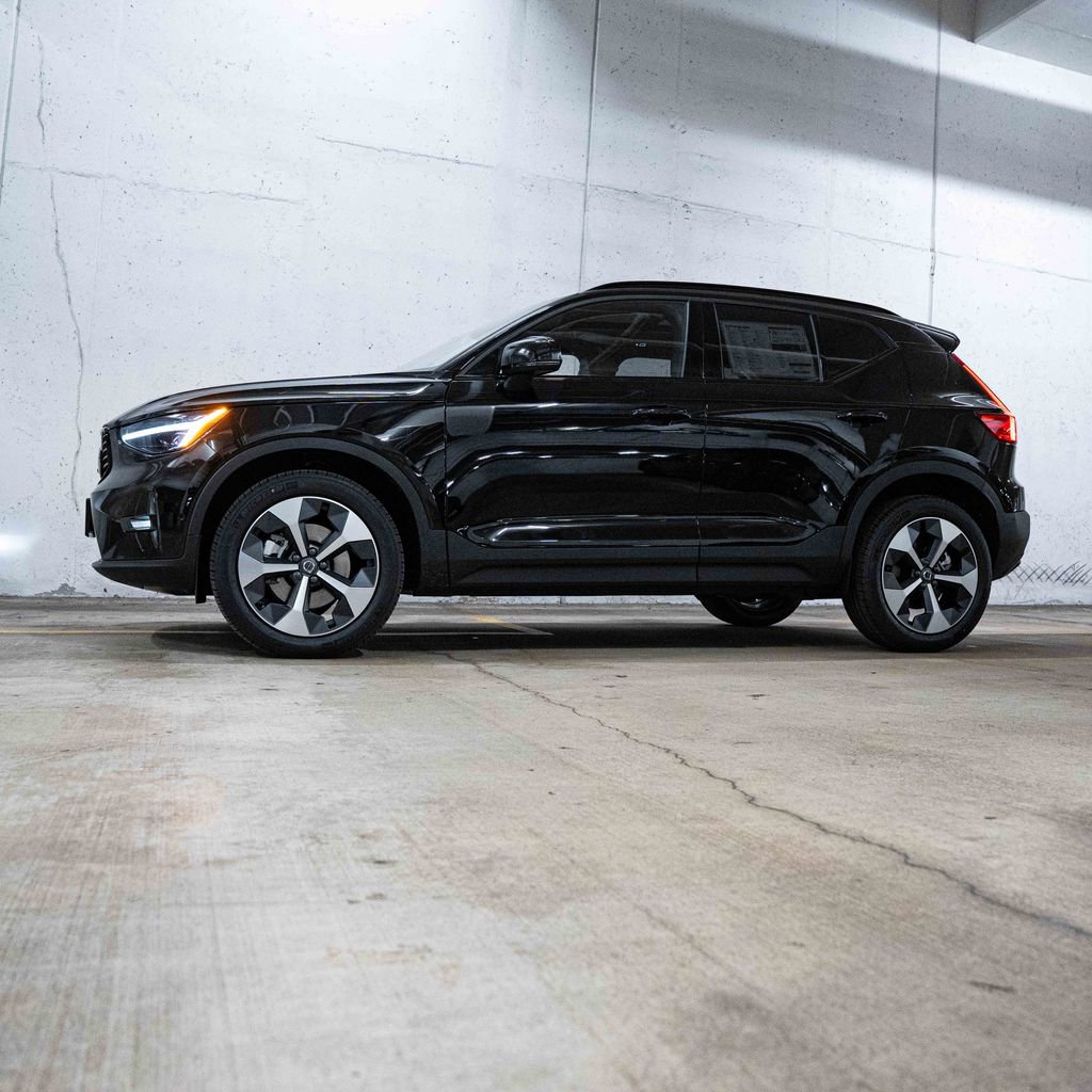 New 2026 Volvo XC40 B5 Plus w/ Climate Package image 4