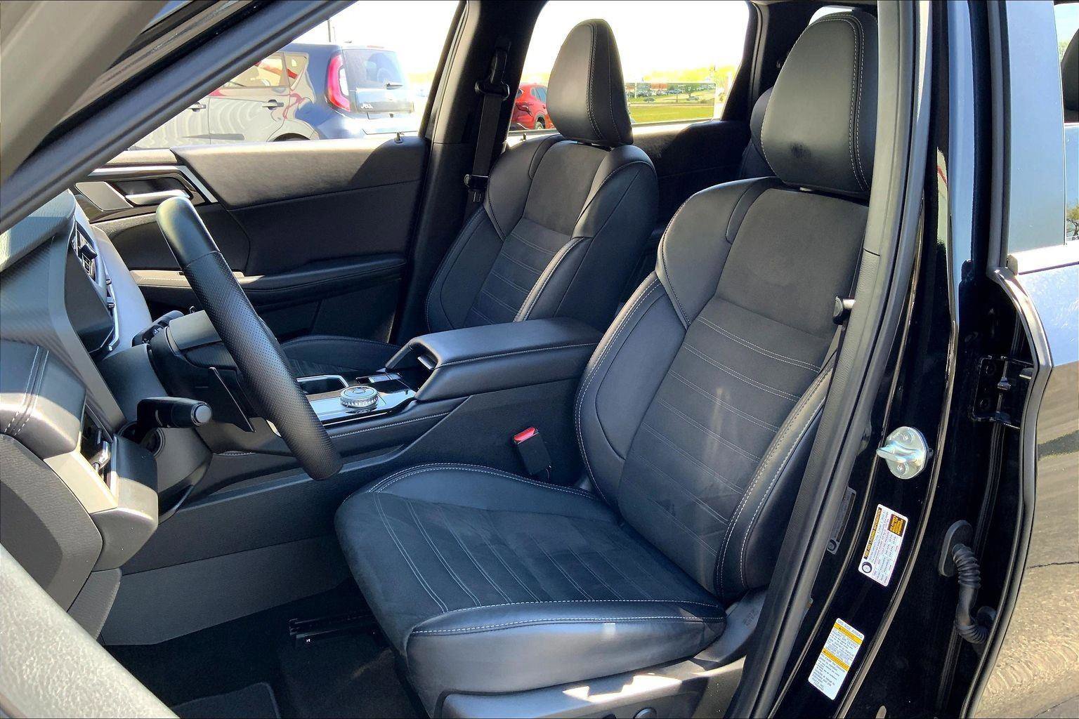 Used 2025 Mitsubishi Outlander SE image 23