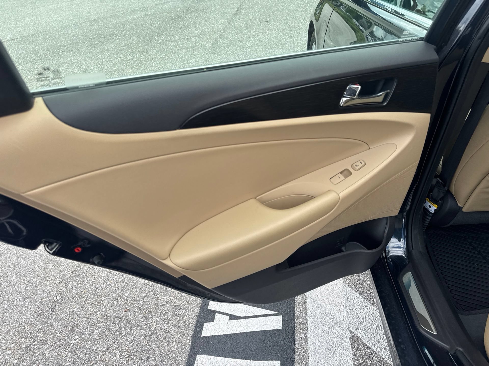Used 2013 Hyundai Sonata Limited w/ Premium Pkg FWD image 16