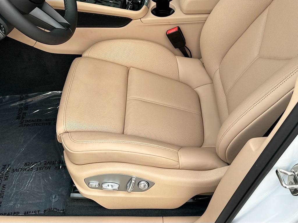 New 2026 Porsche Macan AWD/4WD image 22