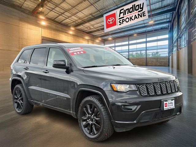 Used 2022 Jeep Grand Cherokee Laredo X image 2