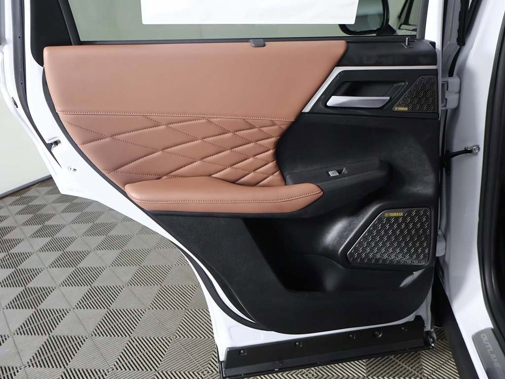 New 2026 Mitsubishi Outlander SEL image 32