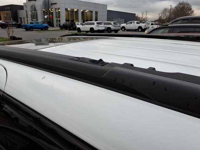 Used 2023 Chrysler Pacifica Touring-L w/ Uconnect Theater Family Group image 11