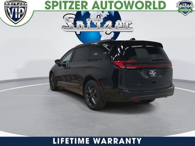New 2027 Chrysler Pacifica Limited w/ S Appearance Package AWD/4WD image 8